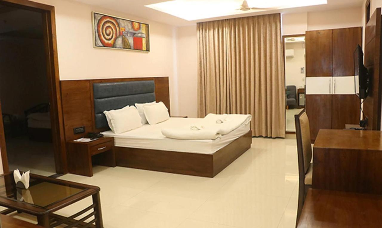 Fabhotel Mid Town Grand Panchkula Exterior photo