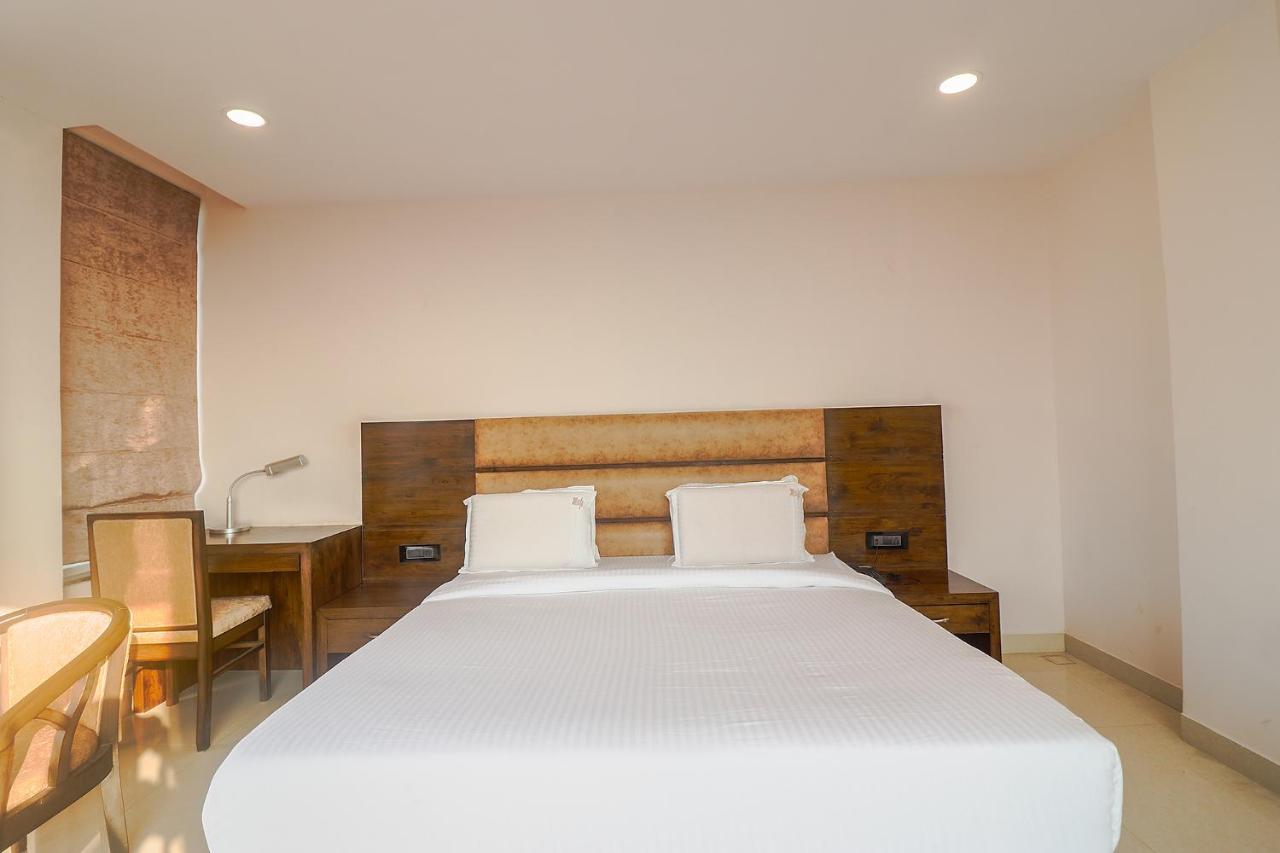 Fabhotel Mid Town Grand Panchkula Exterior photo