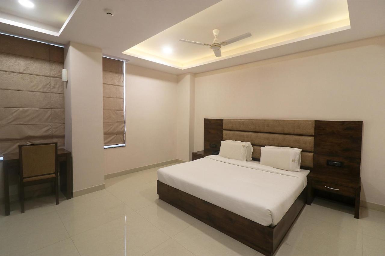 Fabhotel Mid Town Grand Panchkula Exterior photo