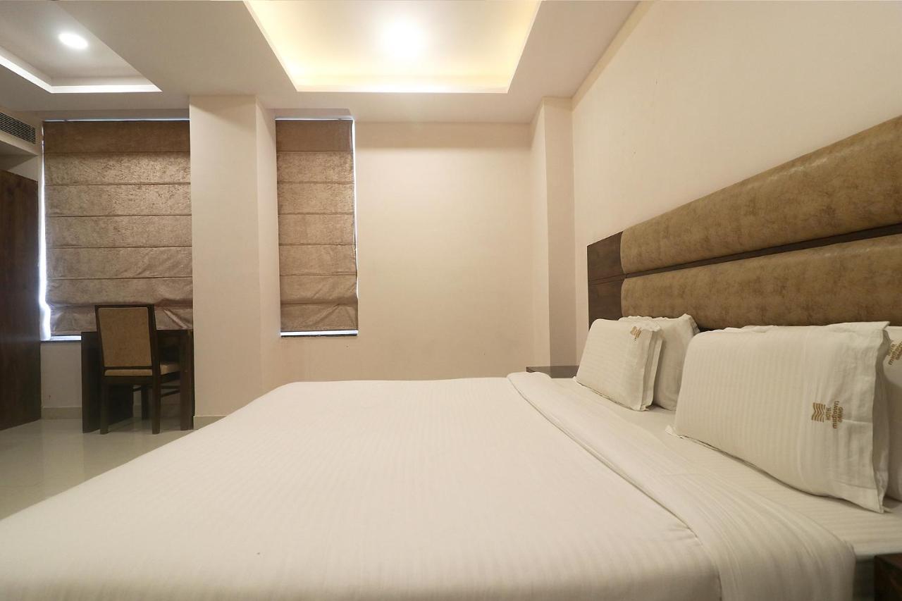 Fabhotel Mid Town Grand Panchkula Exterior photo