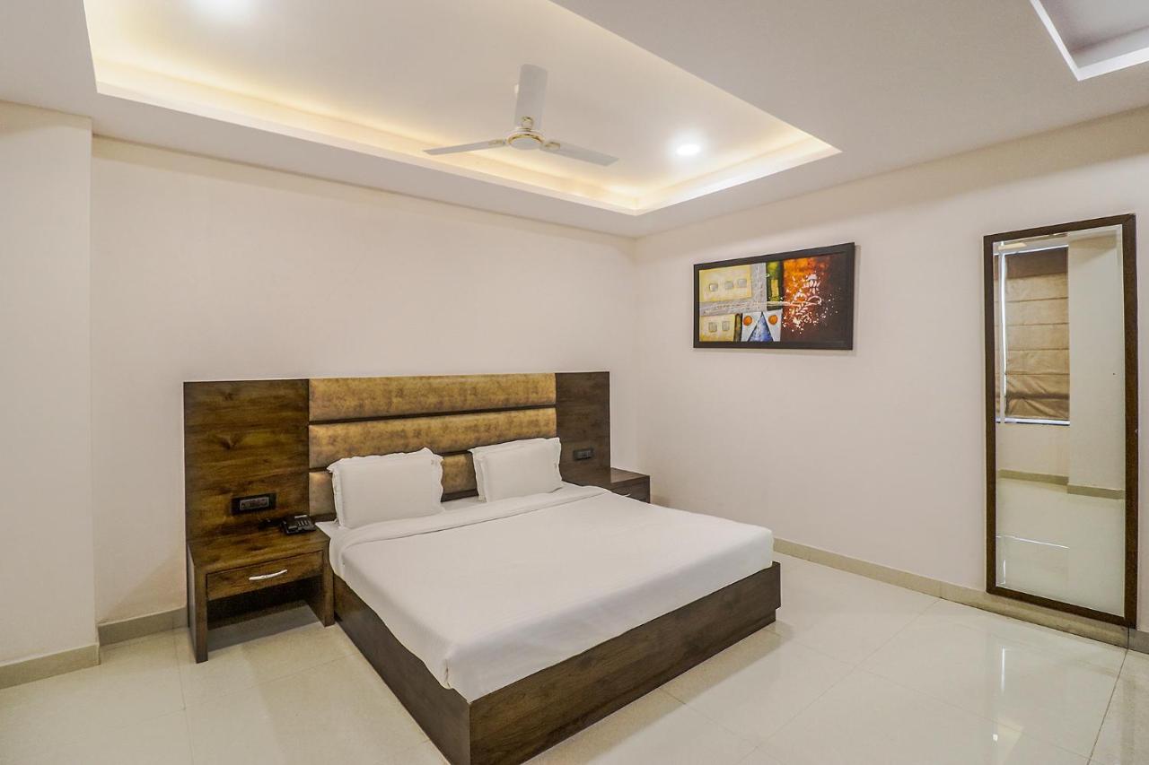Fabhotel Mid Town Grand Panchkula Exterior photo