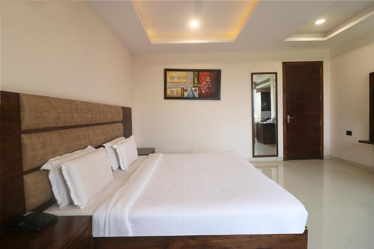 Fabhotel Mid Town Grand Panchkula Exterior photo