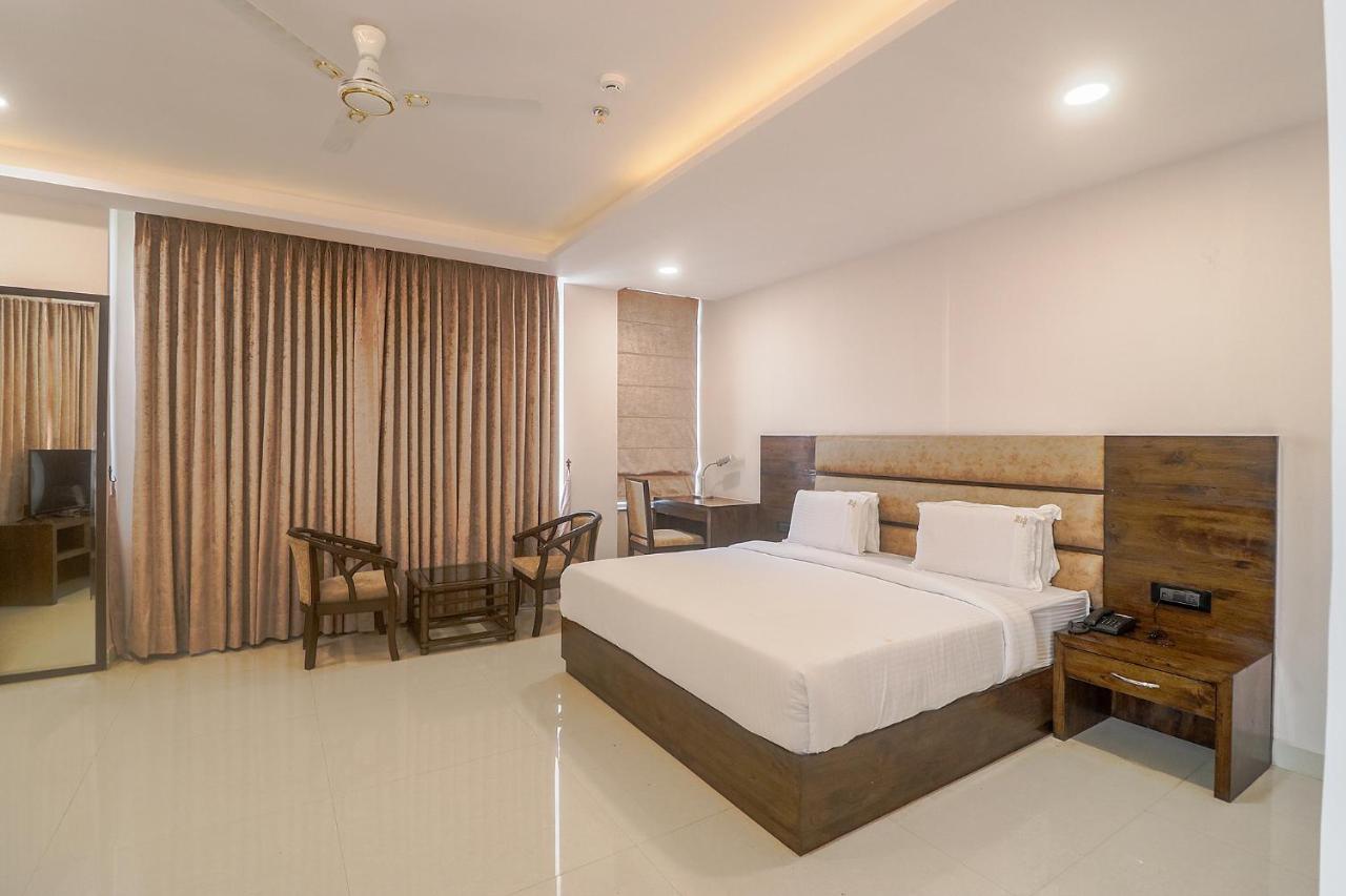 Fabhotel Mid Town Grand Panchkula Exterior photo